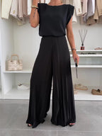 Two-Piece Set with Pleated Trousers and Sleeveless Top