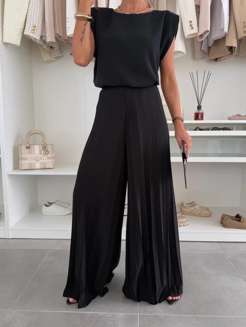 Two-Piece Set with Pleated Trousers and Sleeveless Top