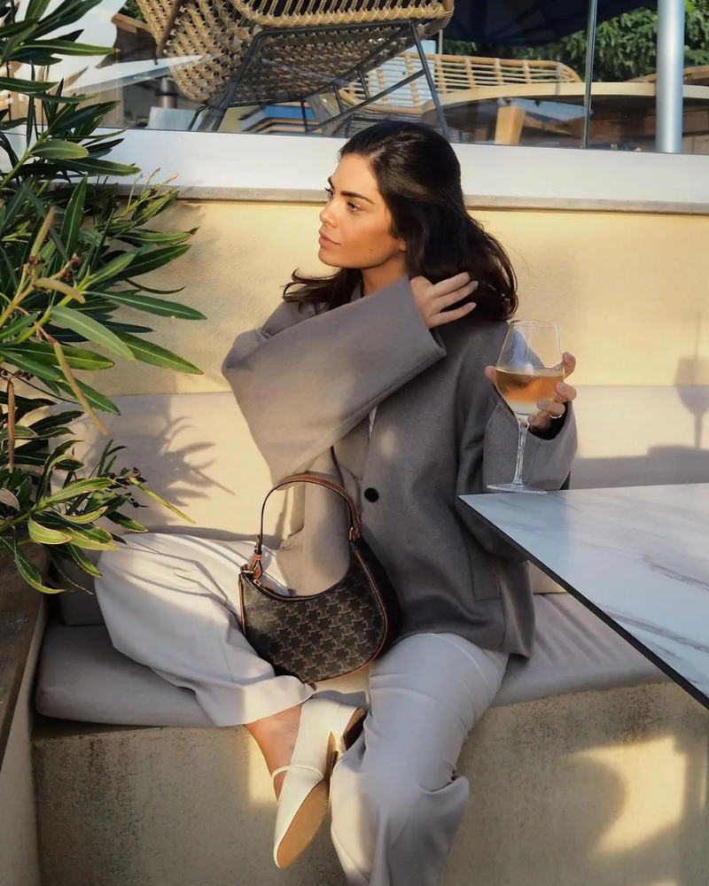 Elegant Warm V-Neck Winter Jacket