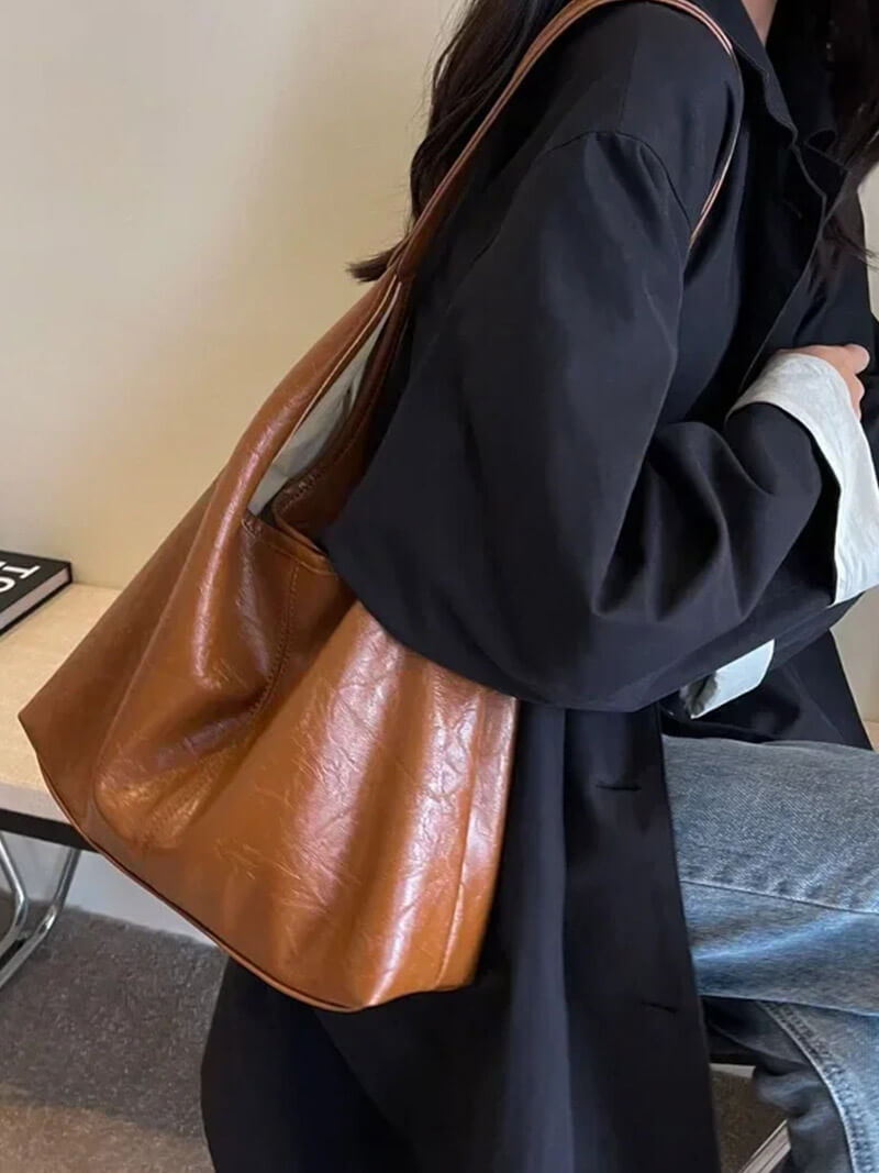 Leather Shoulder Bag for Women with Minimalist Design – Accessory for Daily Use