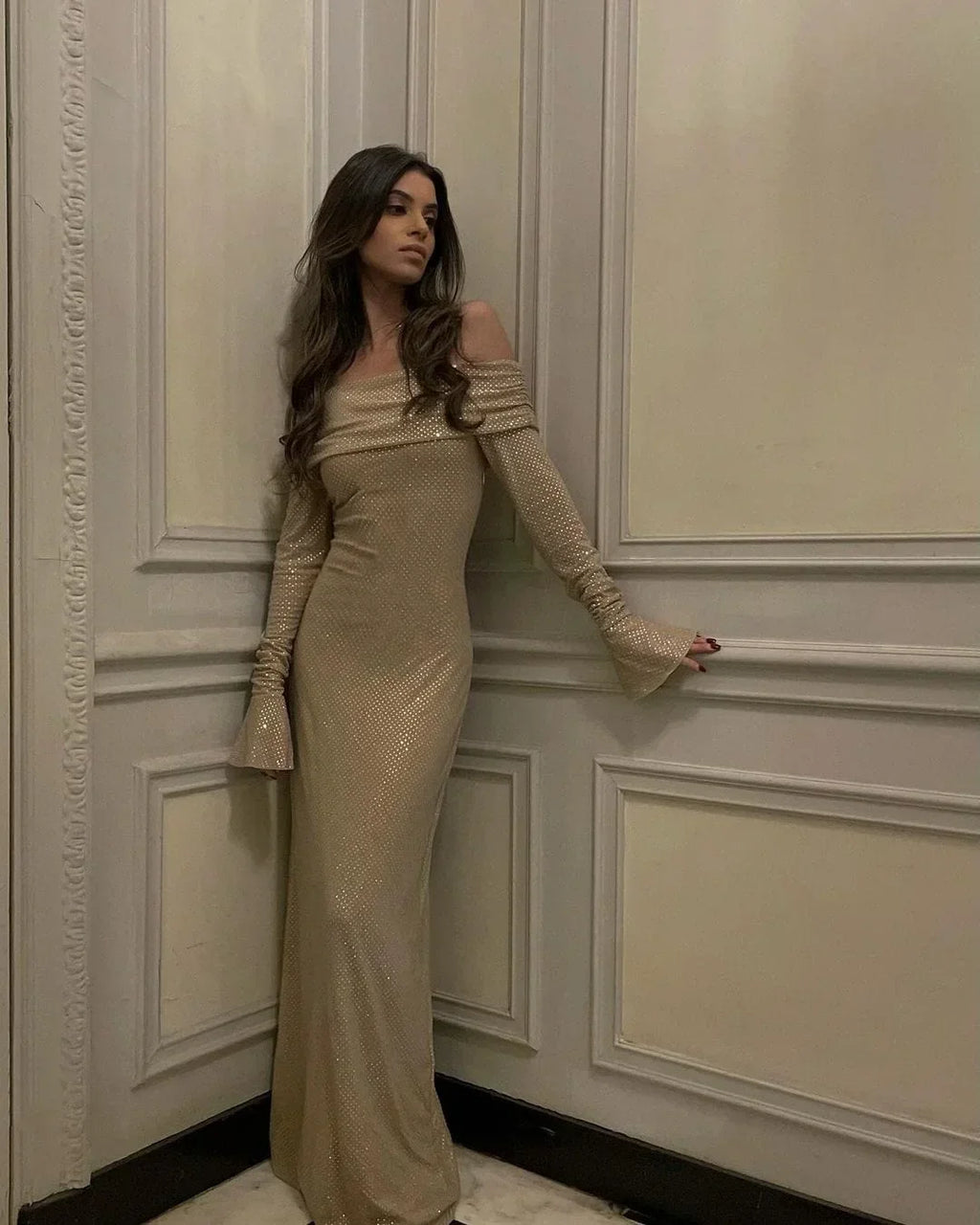 Long Shimmering Dress with Long Sleeves and Off-Shoulder Design