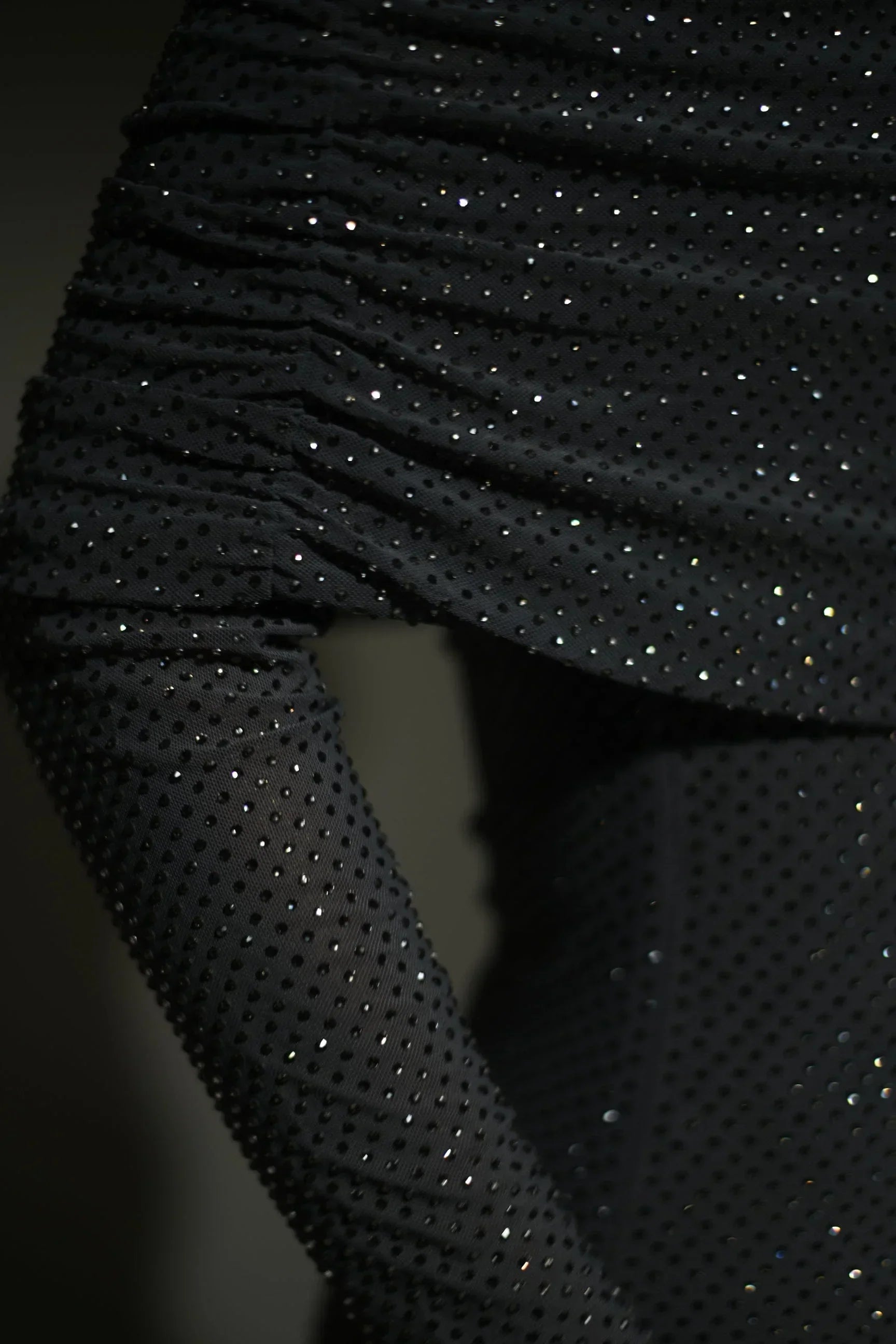Long Shimmering Dress with Long Sleeves and Off-Shoulder Design
