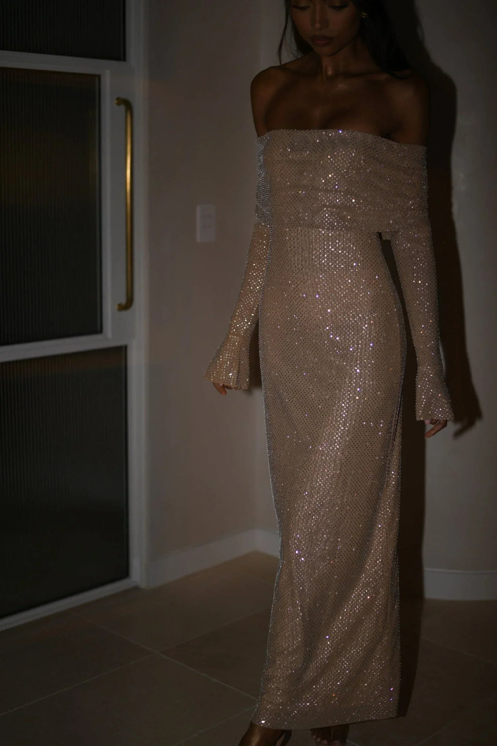 Long Shimmering Dress with Long Sleeves and Off-Shoulder Design