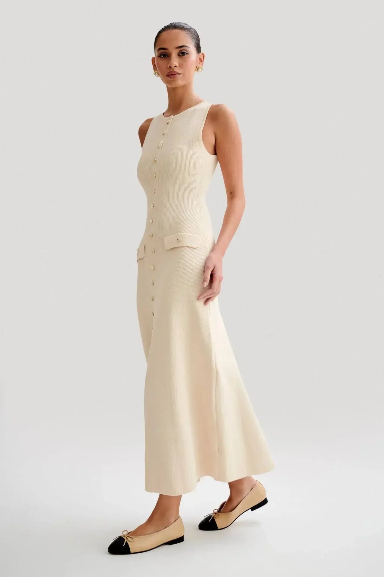 Sleeveless Buttoned Midi Dress with Ribbed Fabric