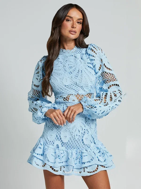 Elegant short lace dress for women with long sleeves for evening wear