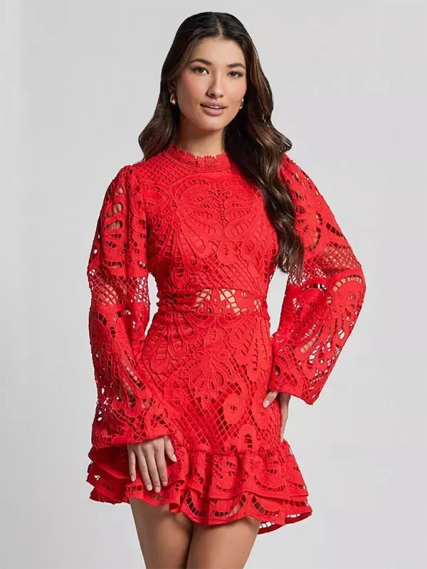 Elegant short lace dress for women with long sleeves for evening wear