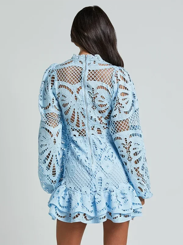 Elegant short lace dress for women with long sleeves for evening wear