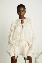 Short fluid dress with long sleeves and tied belt
