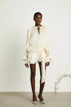 Short fluid dress with long sleeves and tied belt