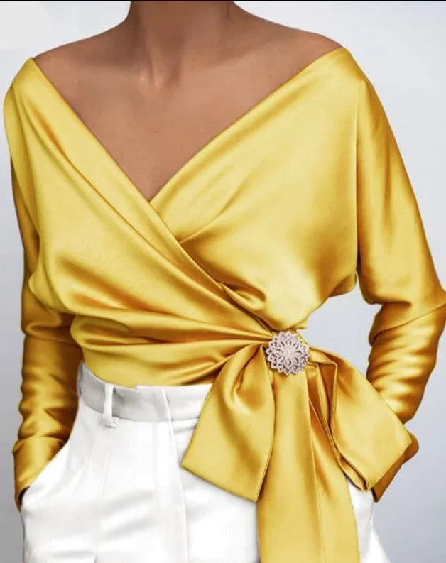 Top Women's Wrap With Knot And Elegant Brooch