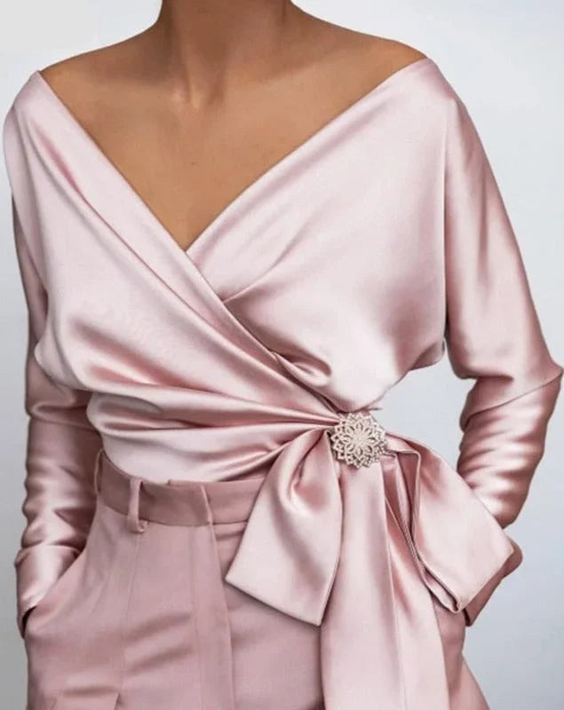 Top Women's Wrap With Knot And Elegant Brooch