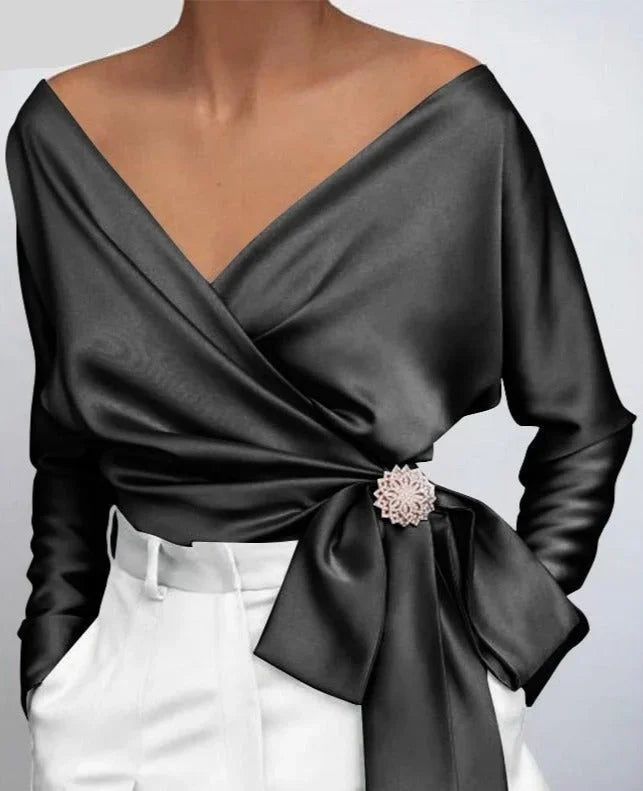 Top Women's Wrap With Knot And Elegant Brooch